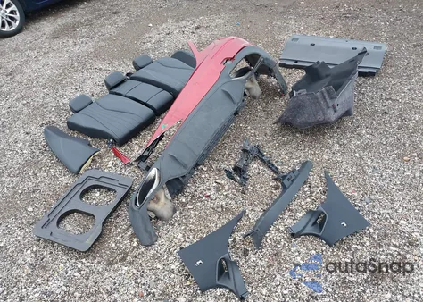 2018 Mercedes-Benz E 300 4Matic z USA, uszkodzony, nr VIN WDDZF4KBXJA358722